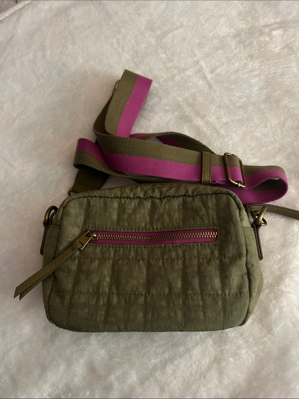 Universal Thread Olive Quilted Crossbody with Pink Strap